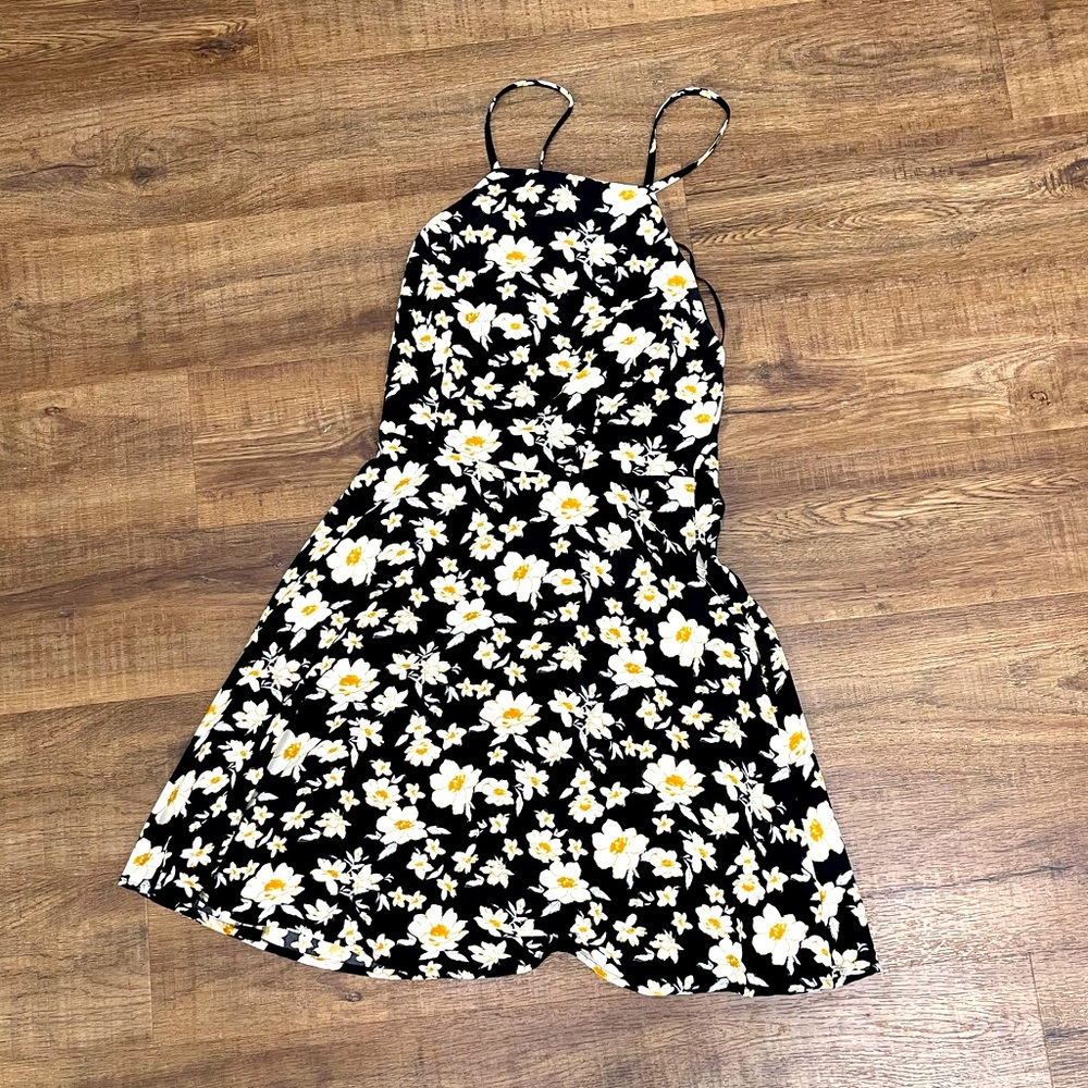 ➖3 for $15➖ Forever 21 Open Cross Back Floral Skater Dress